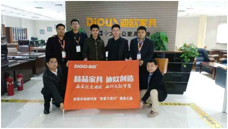 妖精网站免费观看代表與香河孫總合影