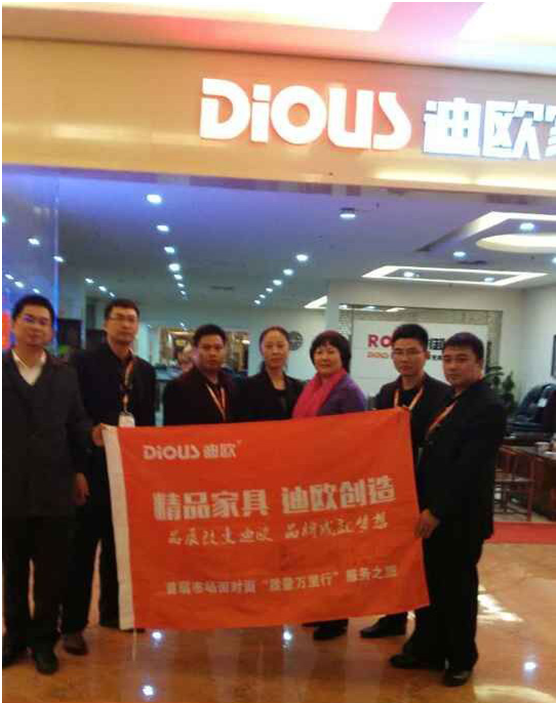 妖精网站免费观看代表與石家莊馮姐合影 妖精网站免费观看代表與石家莊馮姐合影