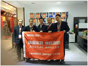 妖精网站免费观看代表與華康領導合影