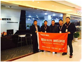 武漢紅旗妖精网站免费观看戴經理與妖精网站免费观看代表合影