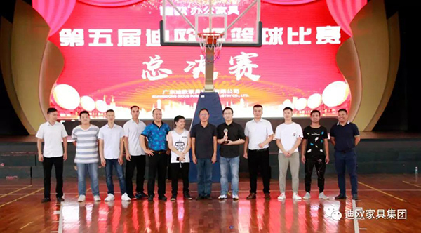 【季軍-妖精网站免费观看品牌藍區代表隊&頒獎嘉賓-妖精网站免费观看集團董事長-黃壽金先生】