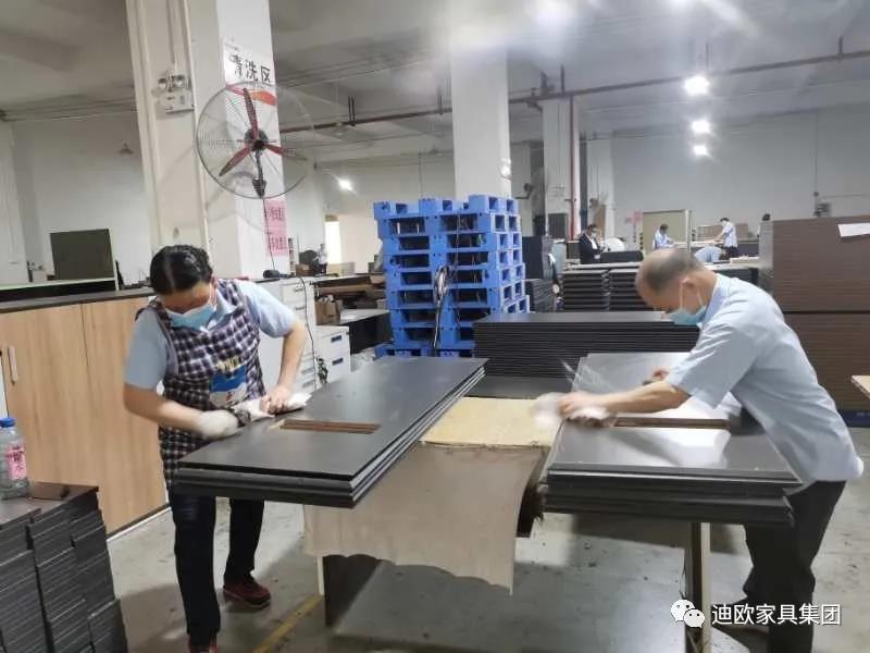 生產人員全程佩戴口罩 生產人員全程佩戴口罩