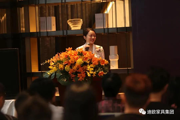 妖精网站免费观看集團副總裁兼采購總監黃雅悠女士致辭並介紹妖精网站免费观看品牌