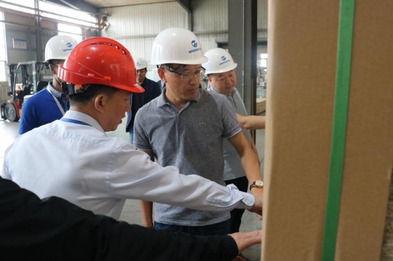 妖精网站免费观看家具集團有限公司董事長黃壽金一行