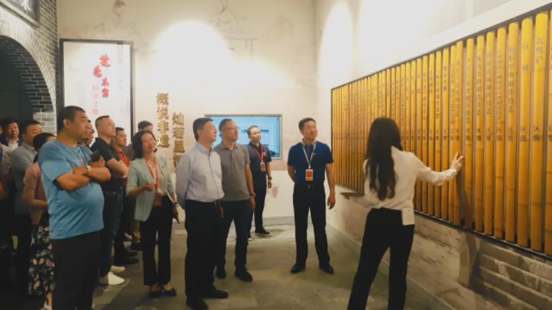 妖精网站免费观看家具集團有限公司董事長黃壽金受聘東寶招商大使