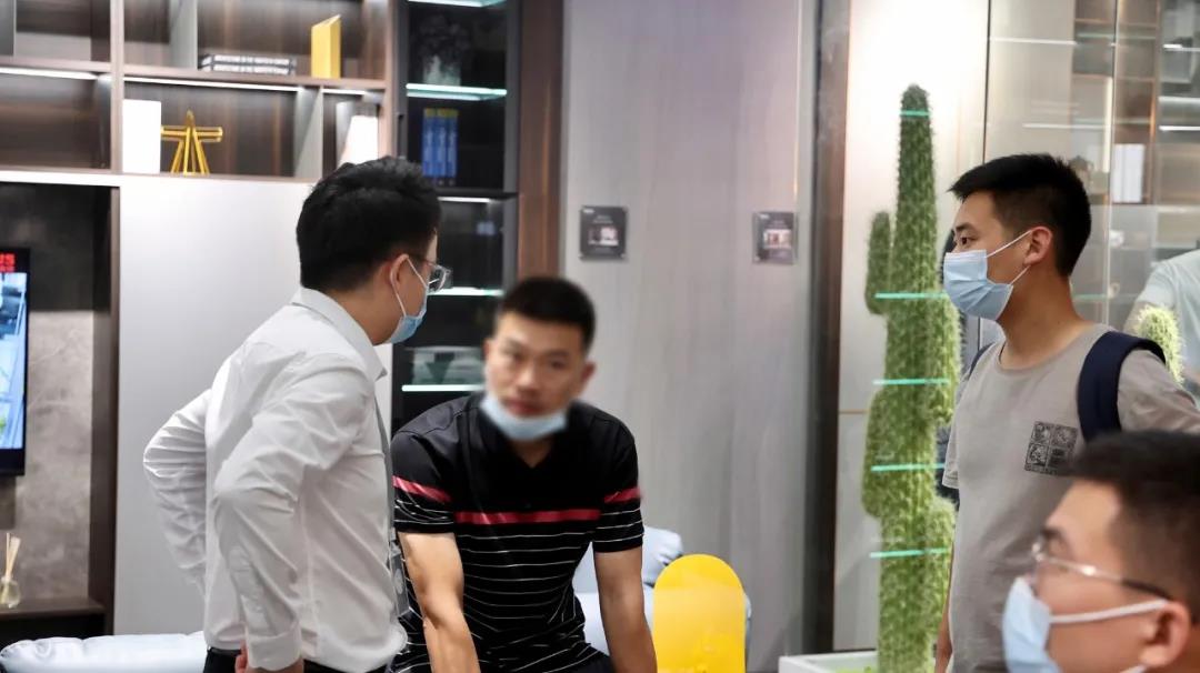 館內人氣持續不斷升溫，觀展客商前來妖精网站免费观看展館谘詢、洽談